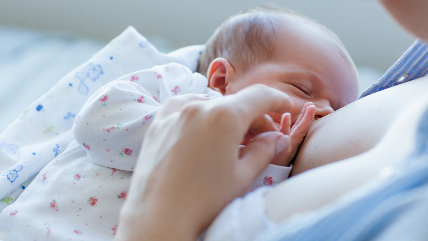 Сколько по времени должно занимать кормление новорожденного